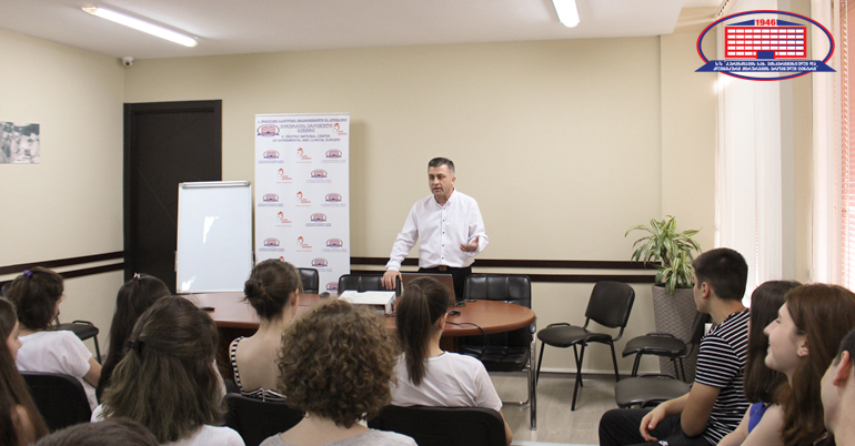 National Center of Surgery’s clinical director delivered a lecture to pupils finishing high school
